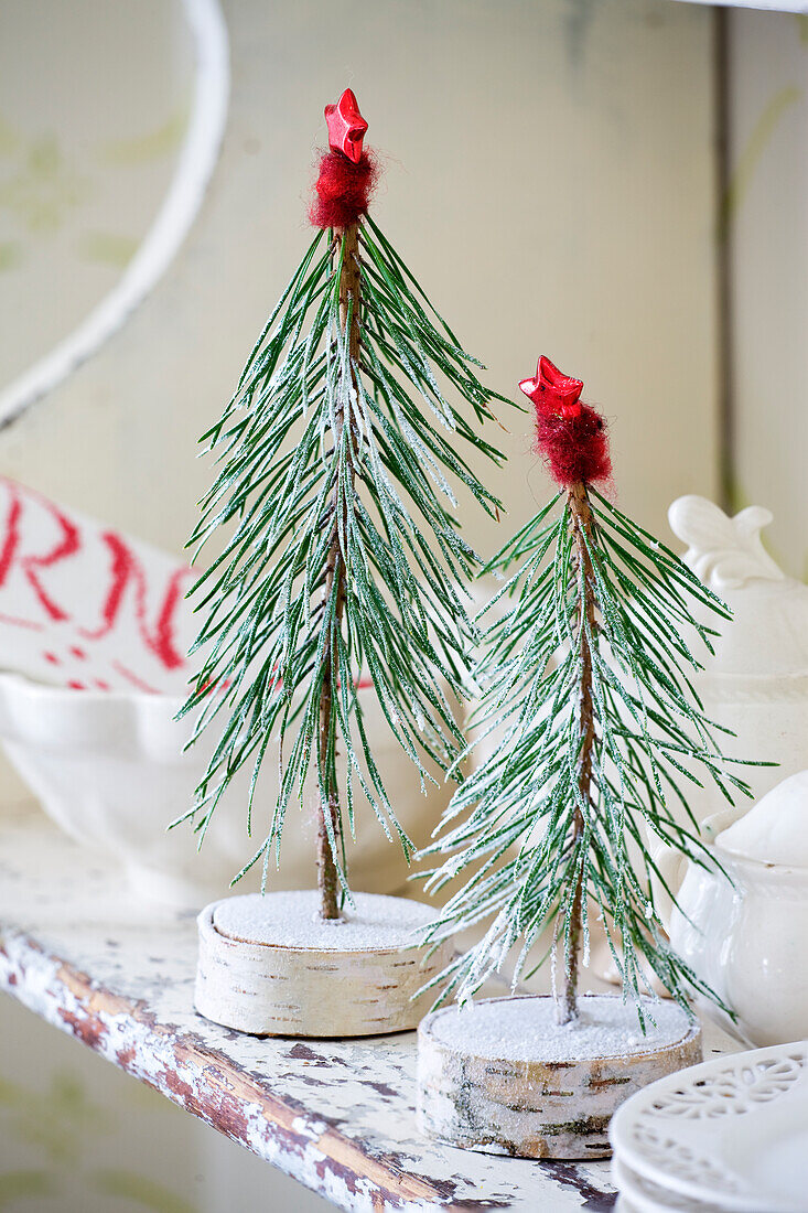 DIY-Weihnachtsbäumchen aus Kiefernzweigen