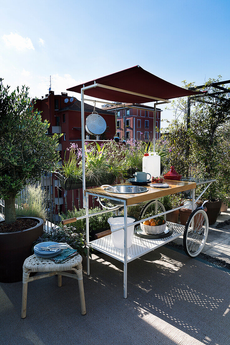 Mobile outdoor kitchen on serving trolley on roof terrace