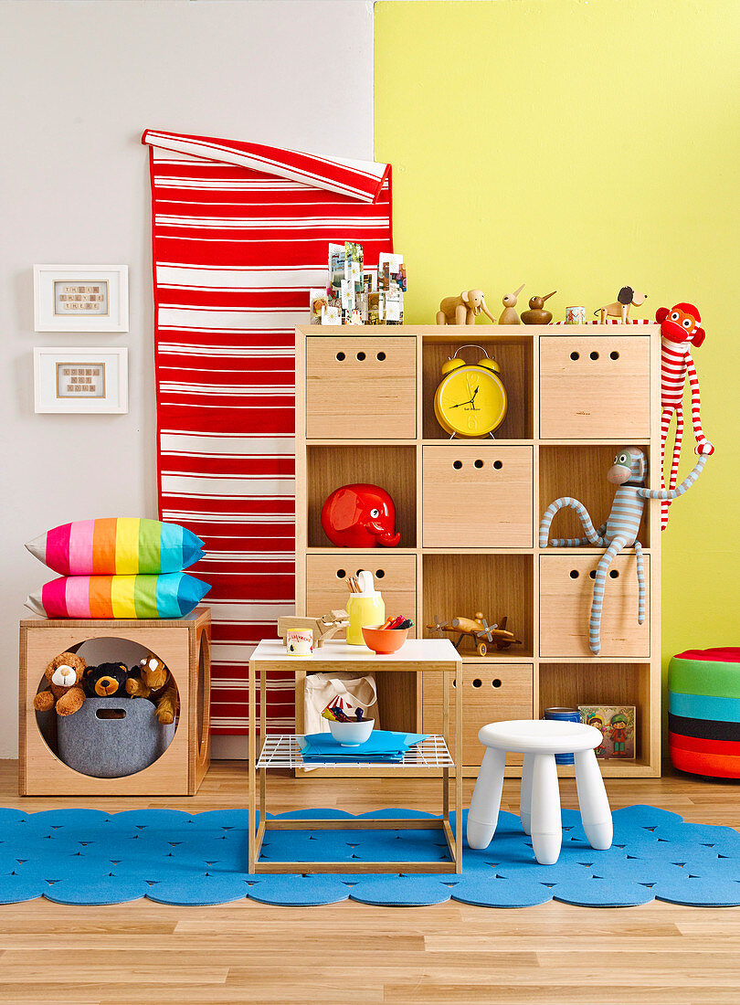 Practical storage ideas in the colorful children's room