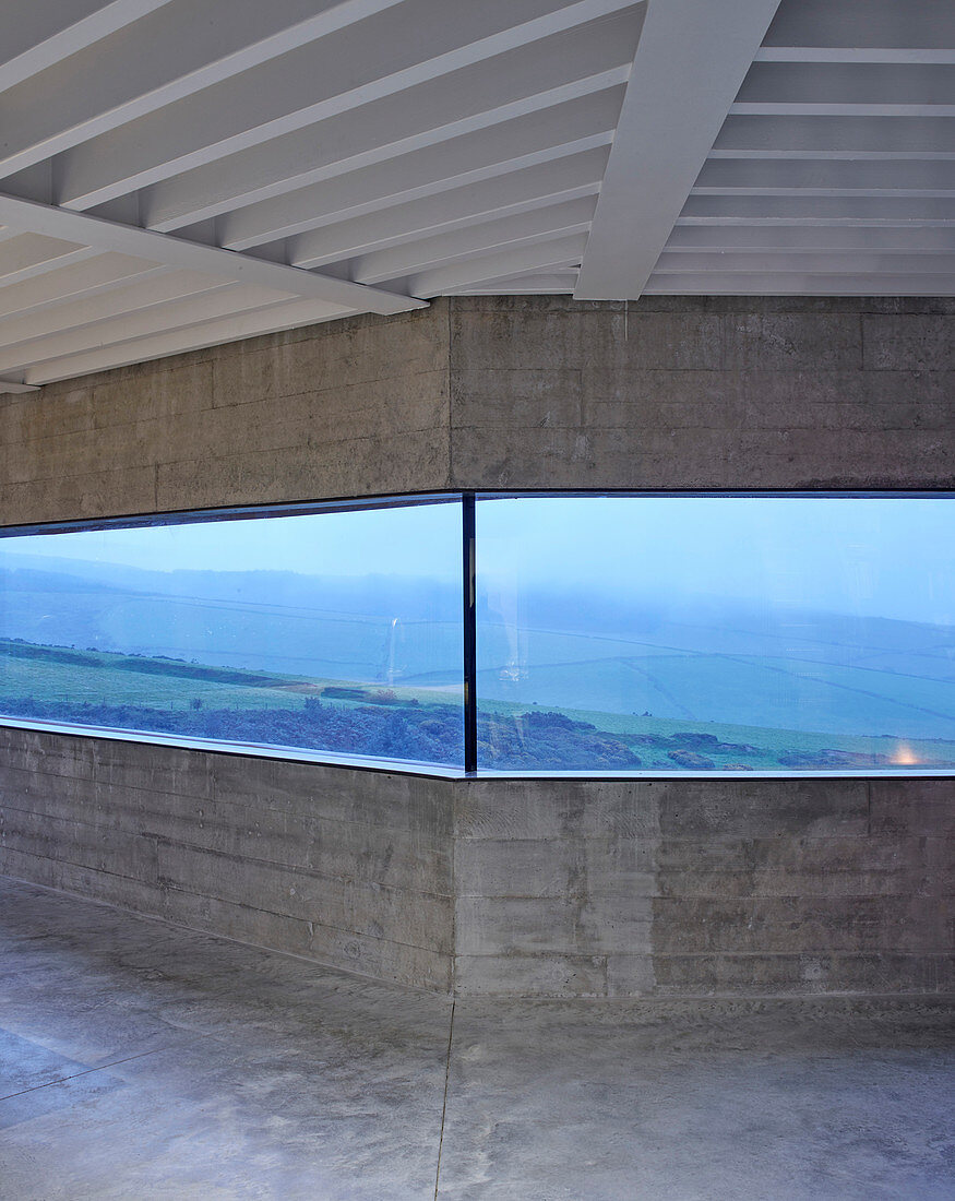 Continuous ribbon window with panoramic view of landscape