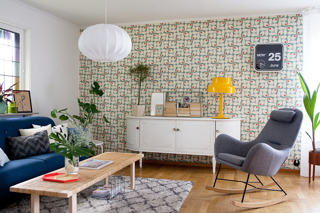 Rocking chair and retro wallpaper in eclectic living rom