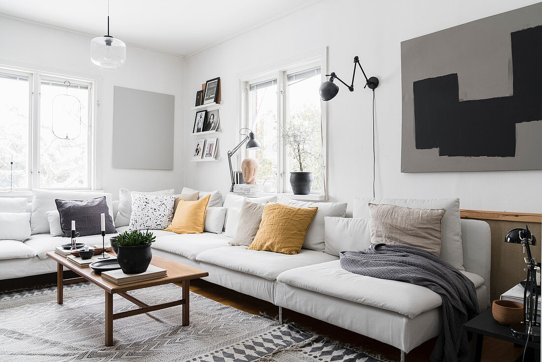 Wohnzimmer im Vintagestil in Grau, Schwarz und Weiß
