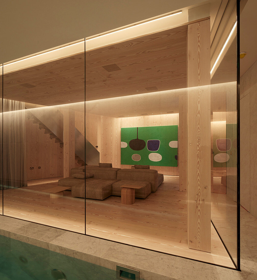 Pool und Lounge im Kellergeschoss in modernem Architektenhaus