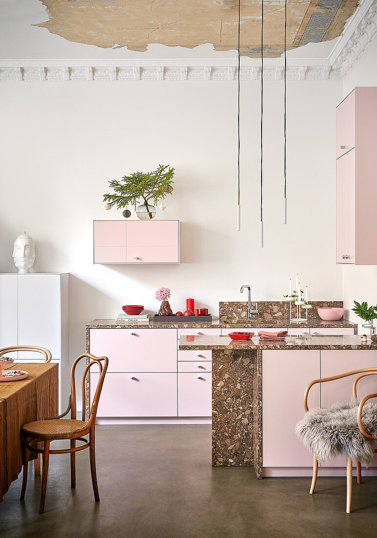 Open-plan kitchen in shades of pink with Christmas decorations