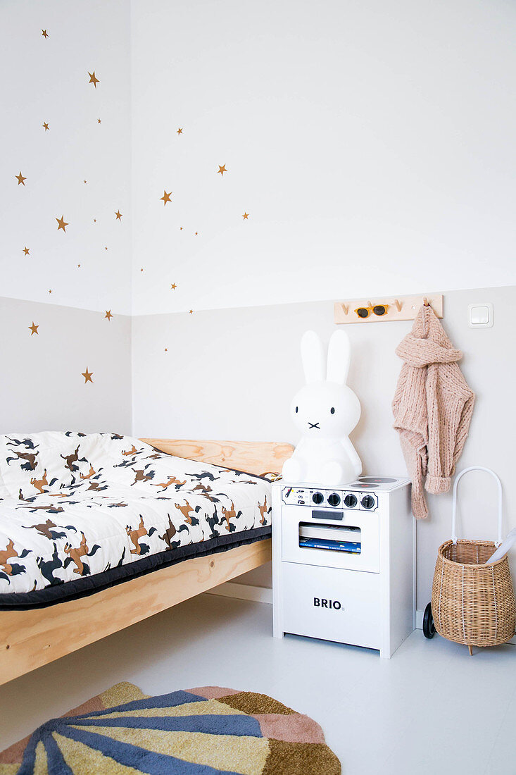 Two-tone walls decorated with stars in child's bedroom
