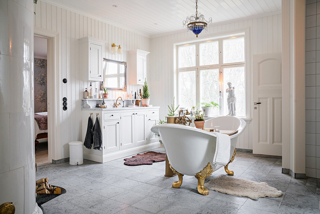 Spacious country-house-style bathroom with vintage-style free-standing bathtub