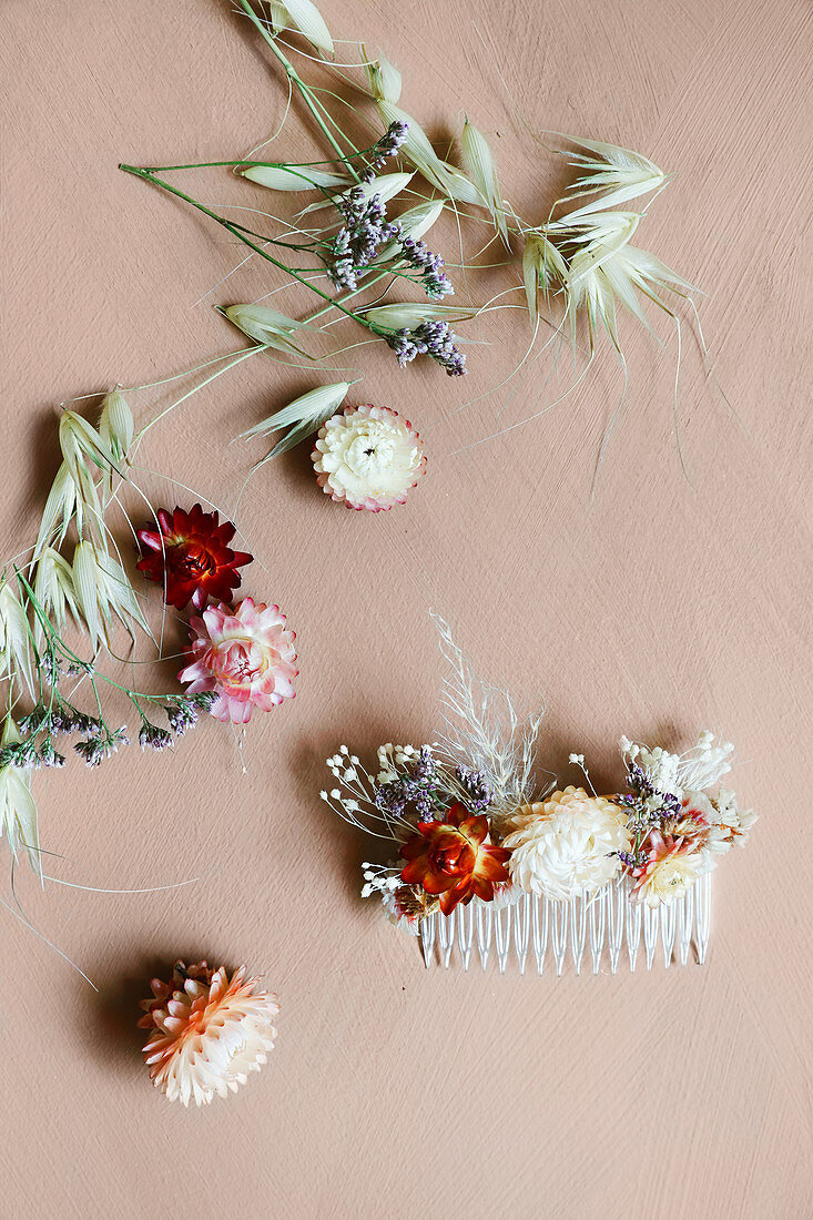 Dried flowers stuck on decorative hair comb