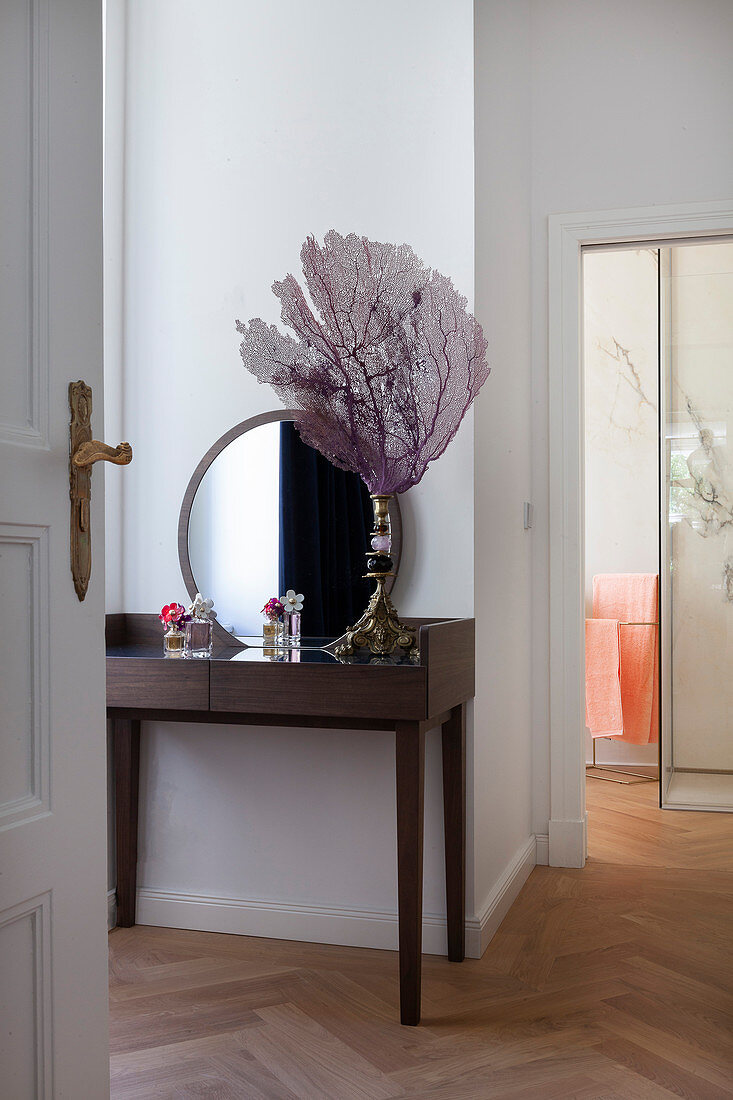 Purple coral on dressing table in bedroom