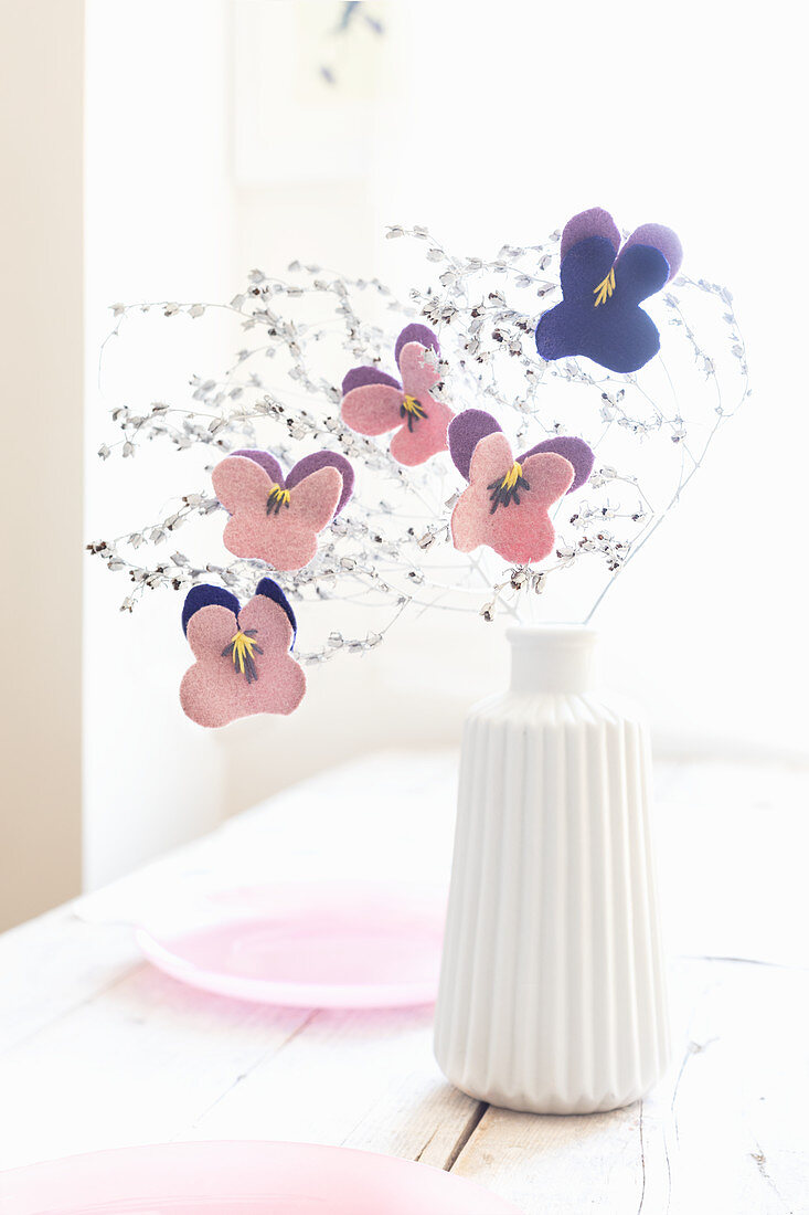 DIY-Hornveilchenblüten aus Filz