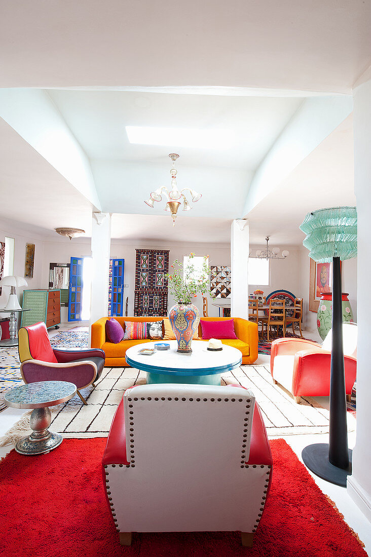Colourful living room in modern, Oriental style