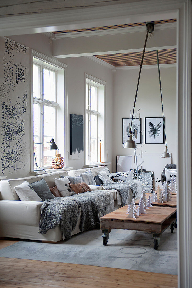 Pallet table in cosy living room in shades of grey