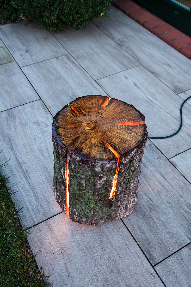 DIY tree-stump lamp in style of Swedish fire torch