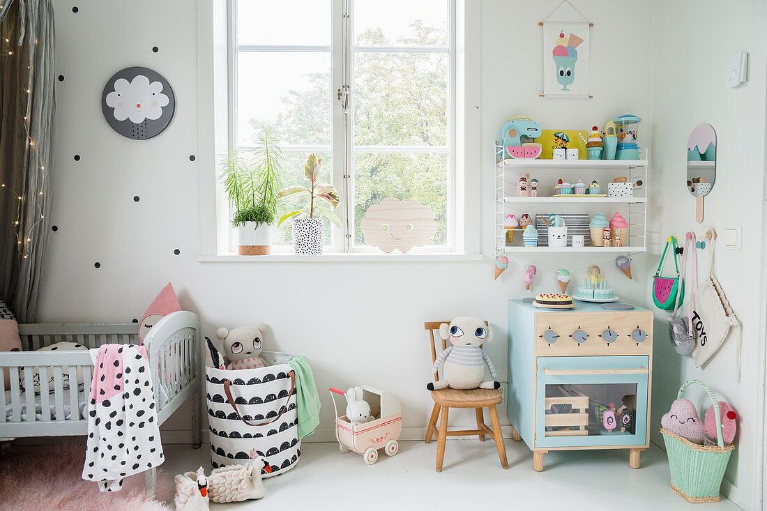 Lavishly decorated, vintage-style nursery in pastel shades