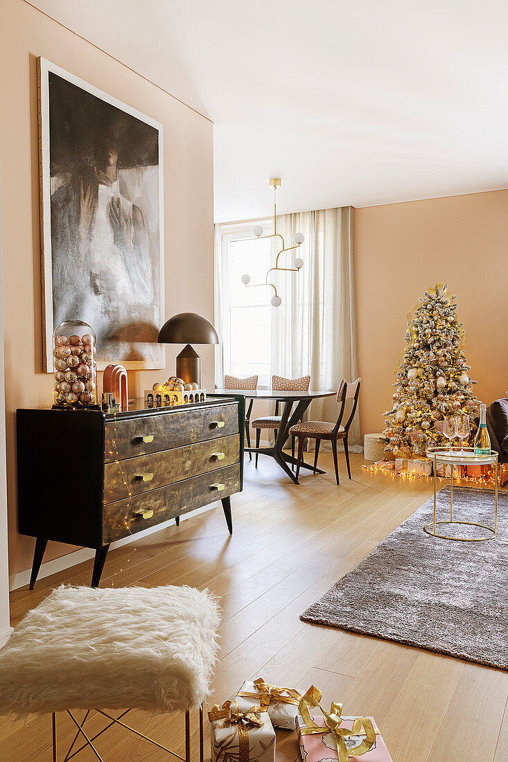 Elegant living room decorated in champagne and gold at Christmas