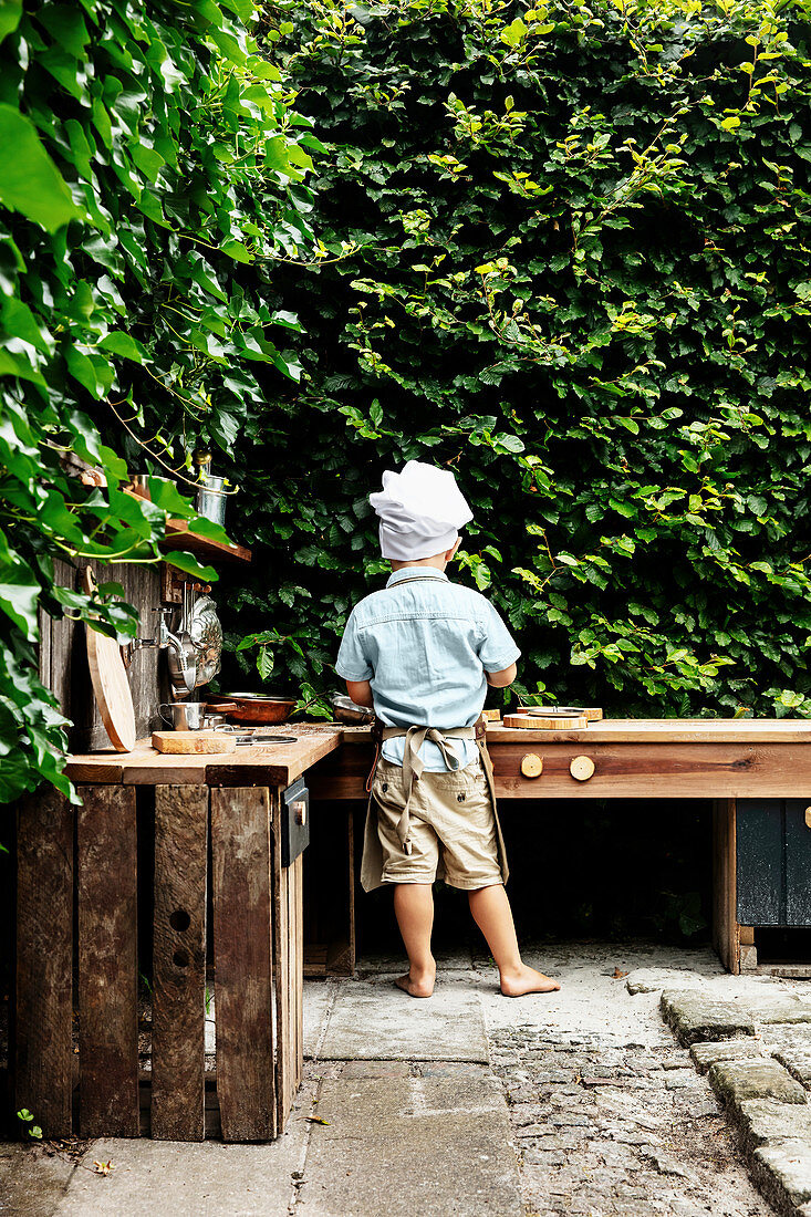 outdoor play kitchen diy