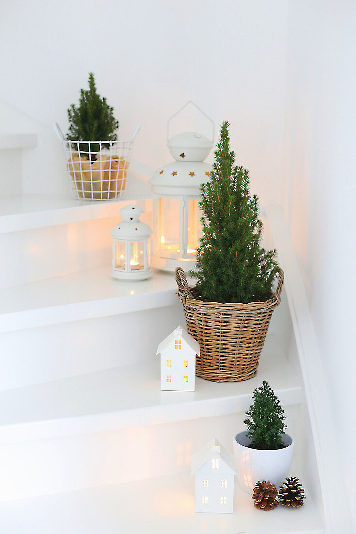 A flight of white stairs decorated for Christmas