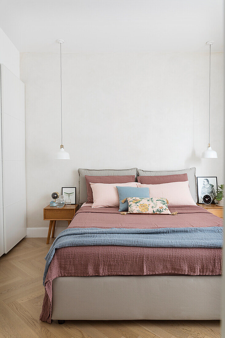Queen size bed, retro Nightstand and pendant lights in a bright bedroom
