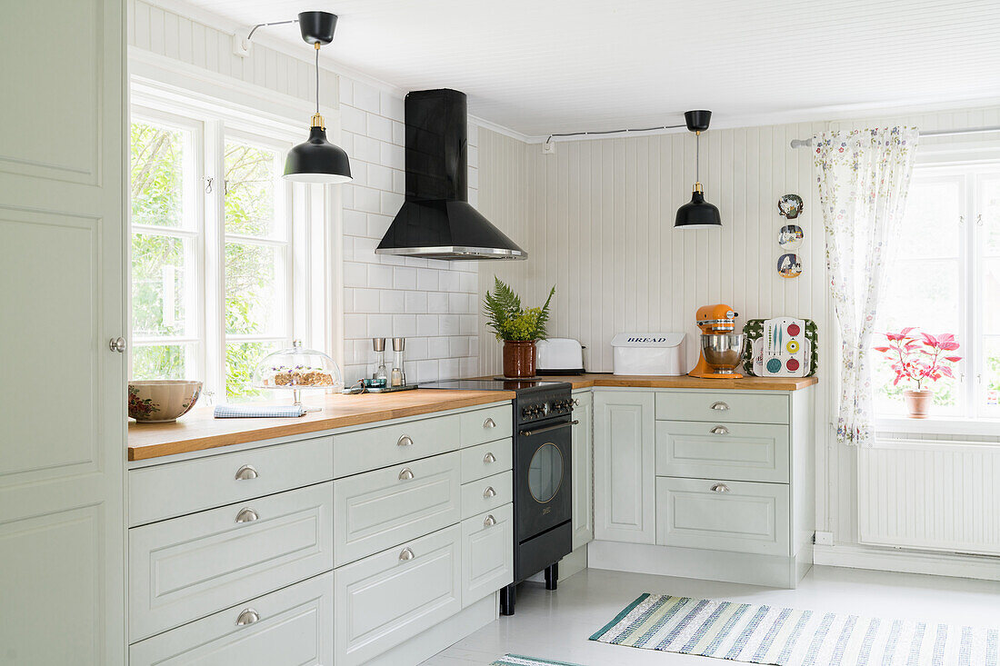 White country-house kitchen with subway tiles