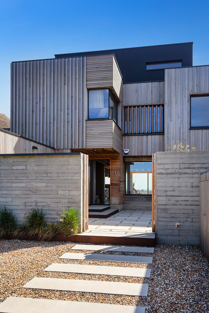 Entrance to concrete house with courtyard designed by modern architect