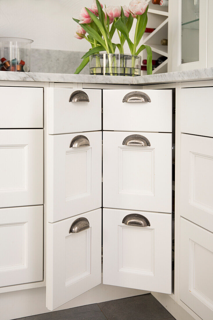 Corner cupboard with storage space in the kitchen