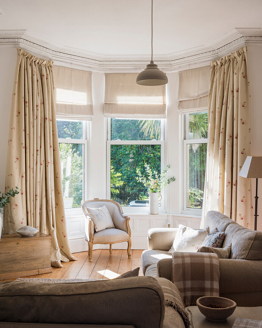 Bright living room with bay windows and elegant curtains