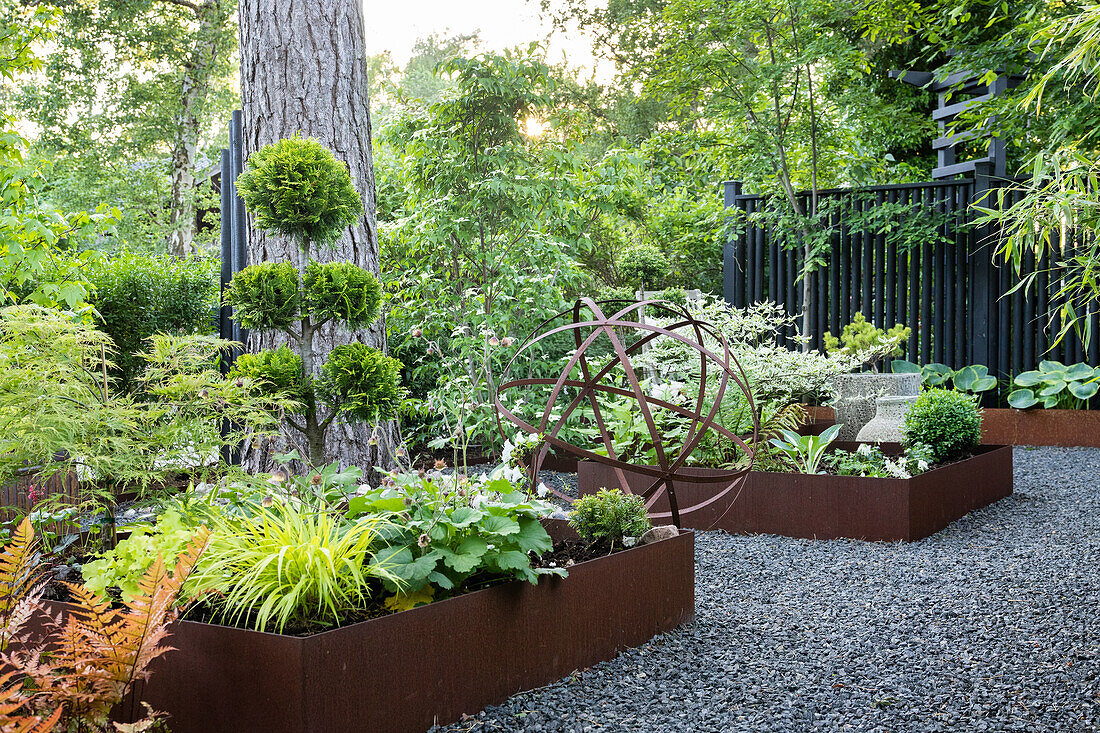 Raised beds and decorative ball made of Corten steel