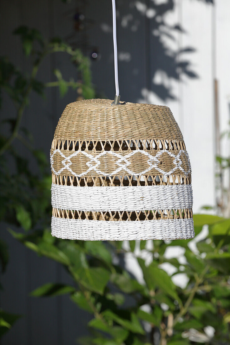 DIY lampshade made of woven seagrass