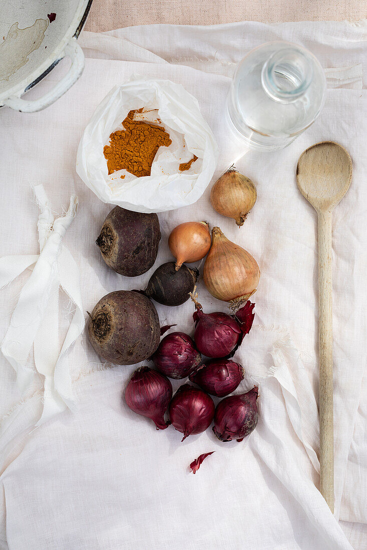 Natural dyes: turmeric, beet, onions