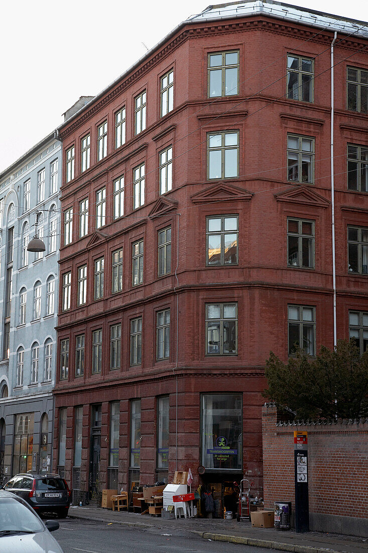 Eckfassade eines Apartment-Gebäudes
