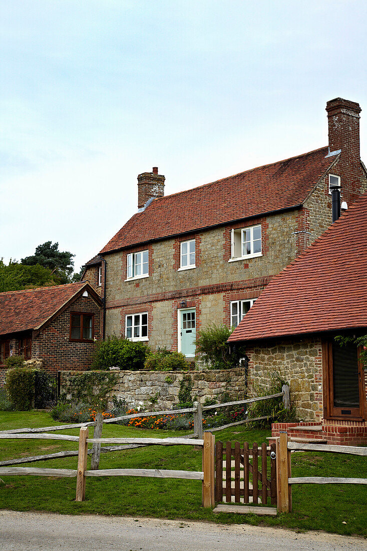 Bauernhaus aus Backstein in West Sussex, England, UK