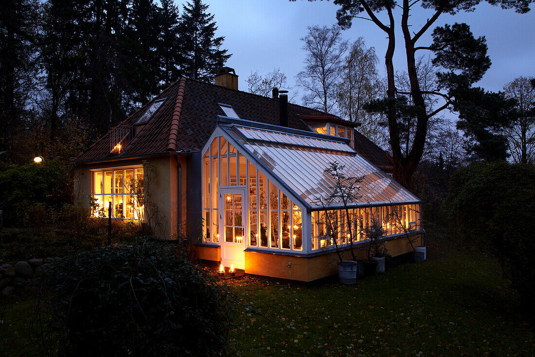Beleuchteter Wintergarten