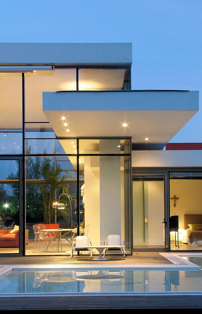 Zeitgenössischer Glaskubus-Haus mit Swimming Pool