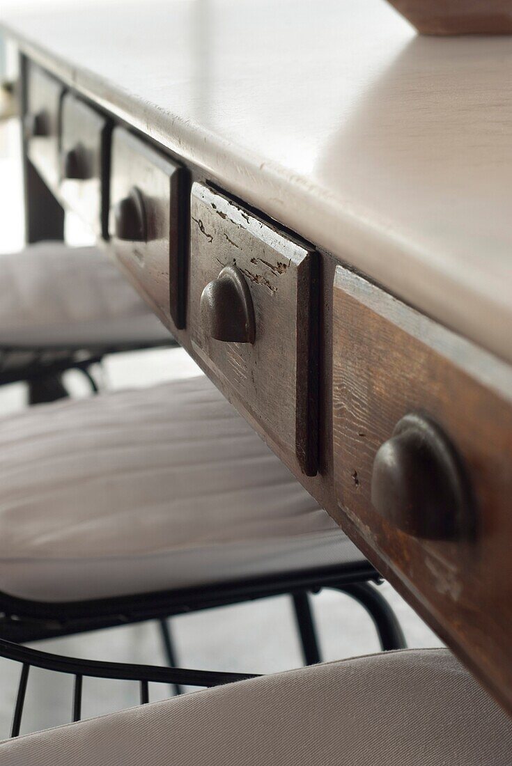 Uruguay, Manantiales, drawers in table