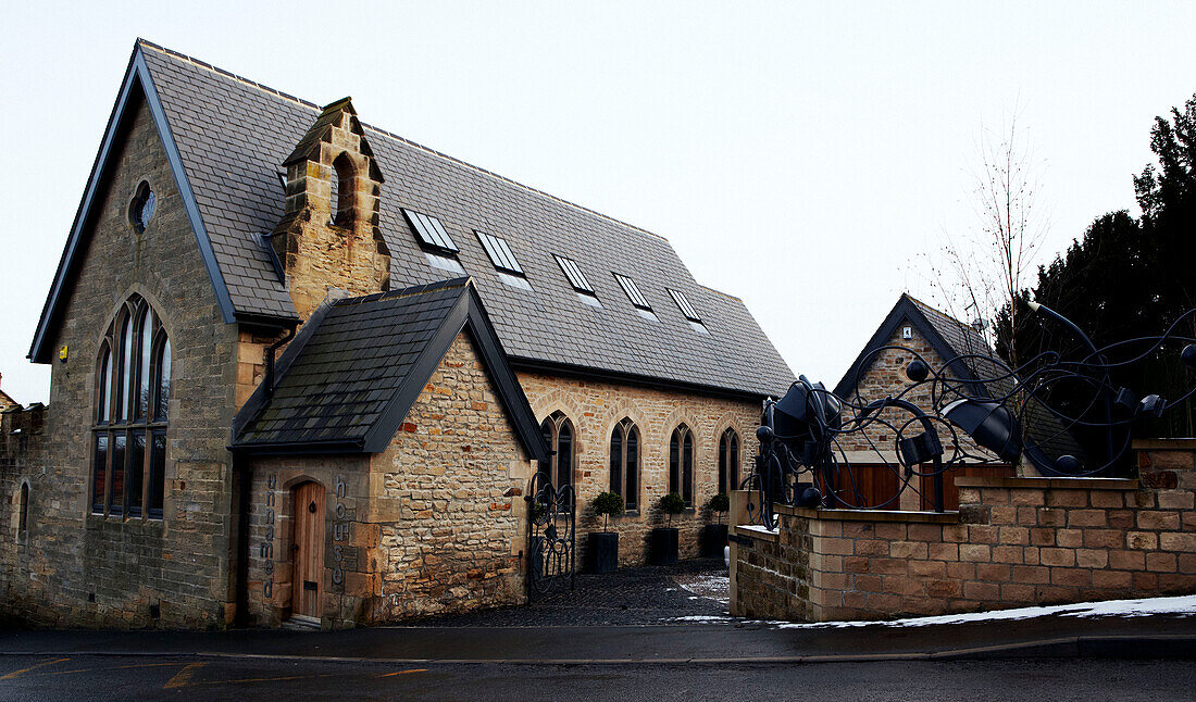 Eingang zu einer umgebauten Schulkirche in Richmond