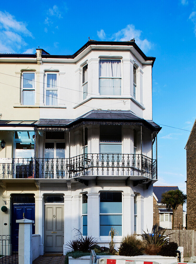 Dreigeschossige Fassade eines Hauses in Ramsgate, Kent, UK