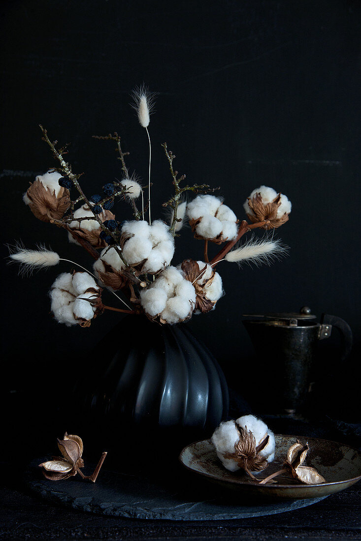Dried-flower arrangement with cotton bolls