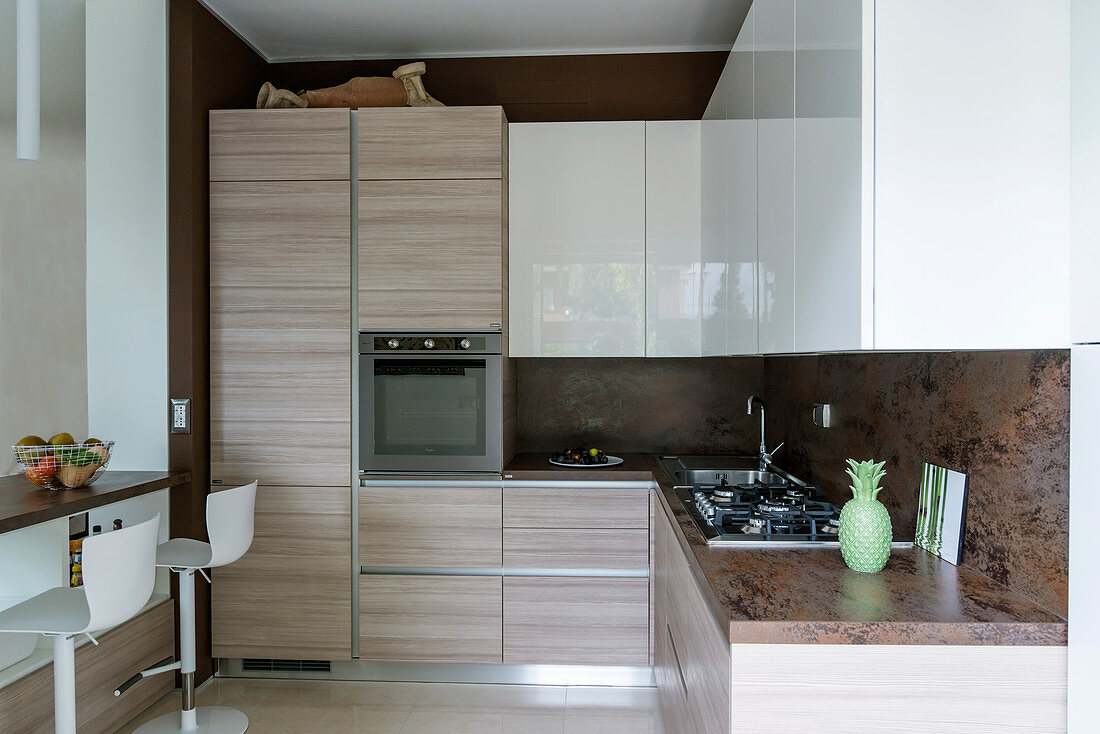 Elegant L-shaped kitchen