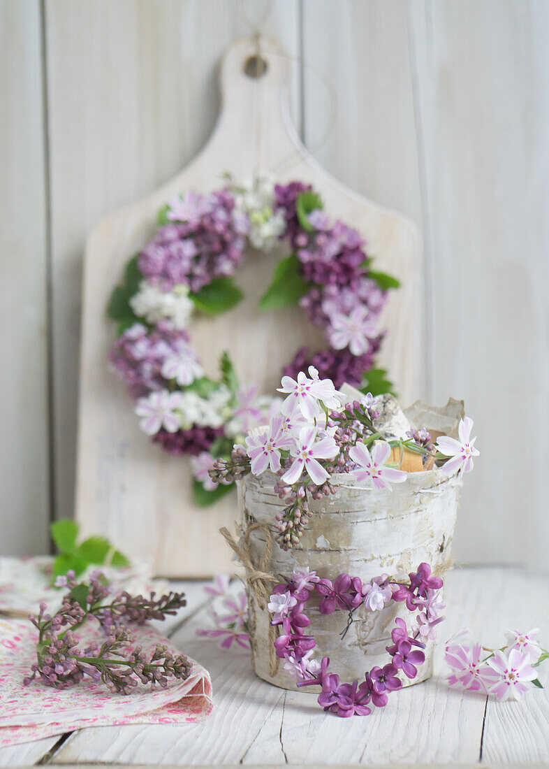 Decoration with lilacs