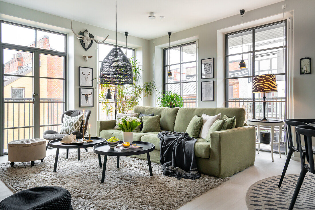 Living room with large window front and mixed furnishings