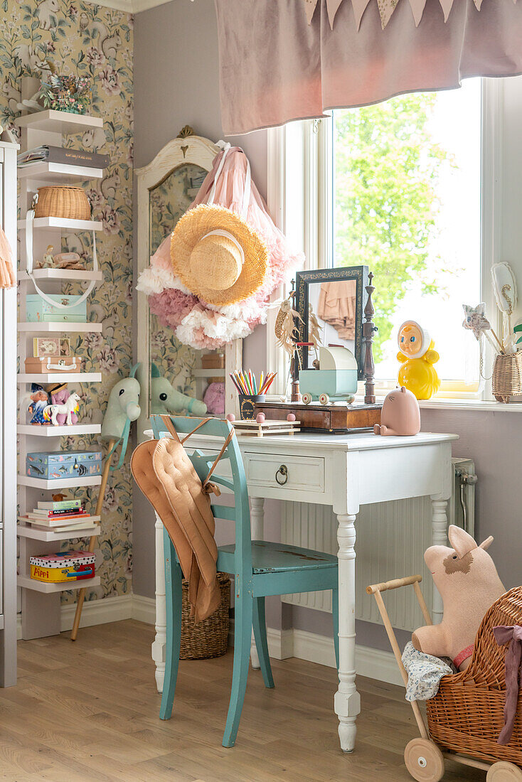 Children's room with desk, chair and shelf