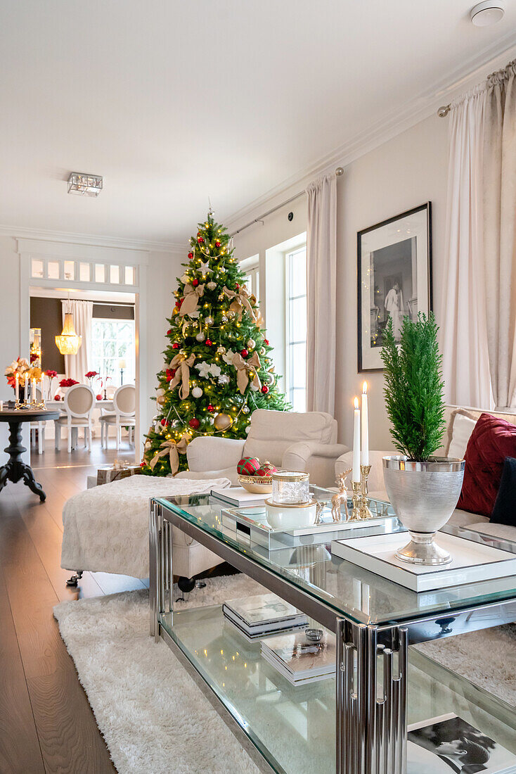 Living room decorated for Christmas with a Christmas tree