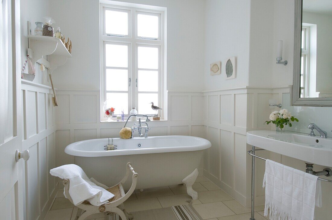 Neutral coloured bathroom