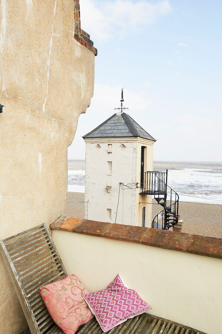 Aussichtsturm mit schmiedeeisernen Metalltreppen Aldeburgh, Suffolk England UK