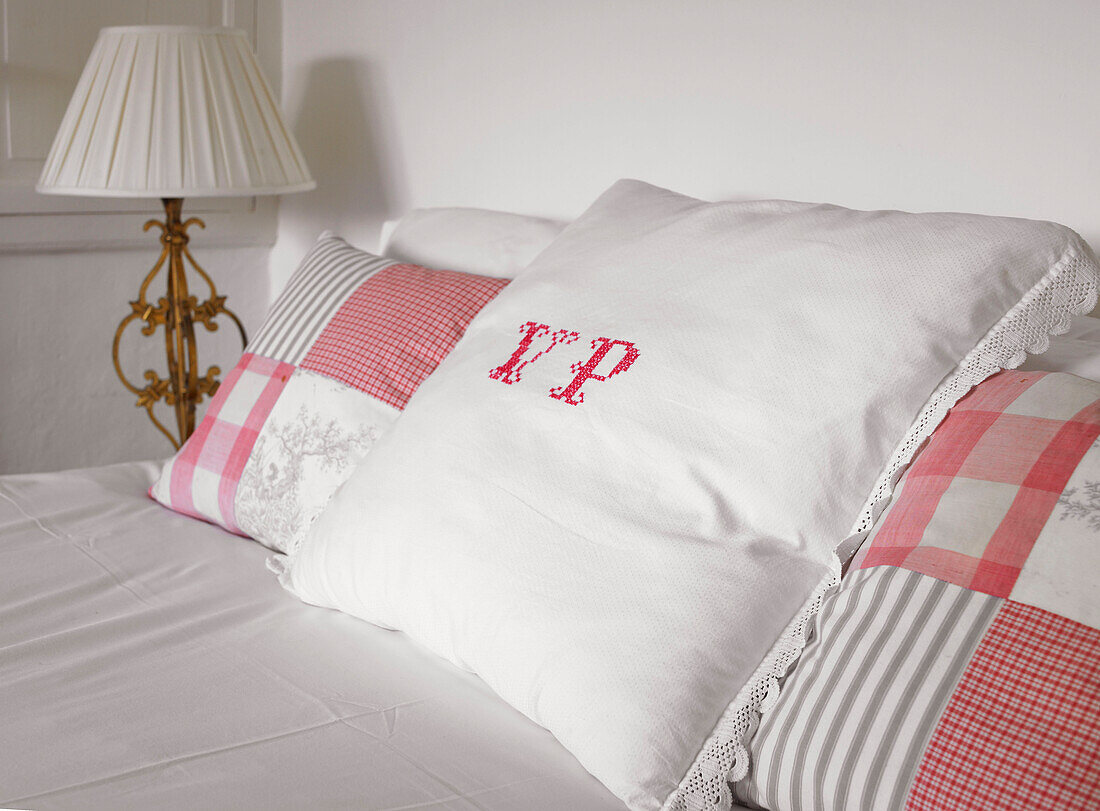 Cushions in white and pink bedroom