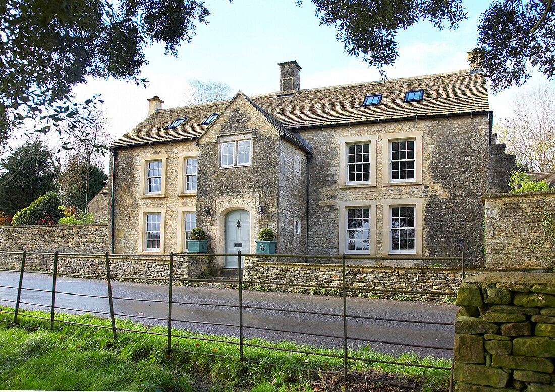 Bauernhaus aus Stein in Gloucestershire, England, UK