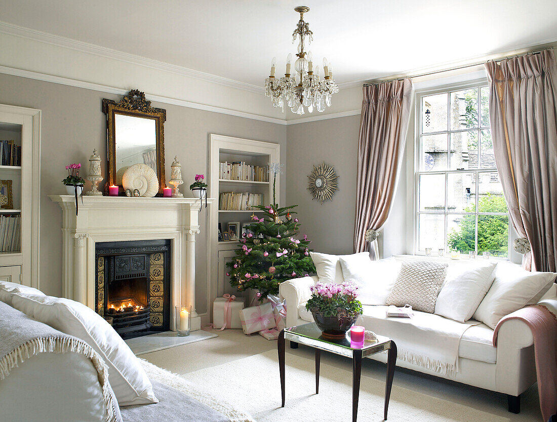 Weihnachtlich dekoriertes Wohnzimmer