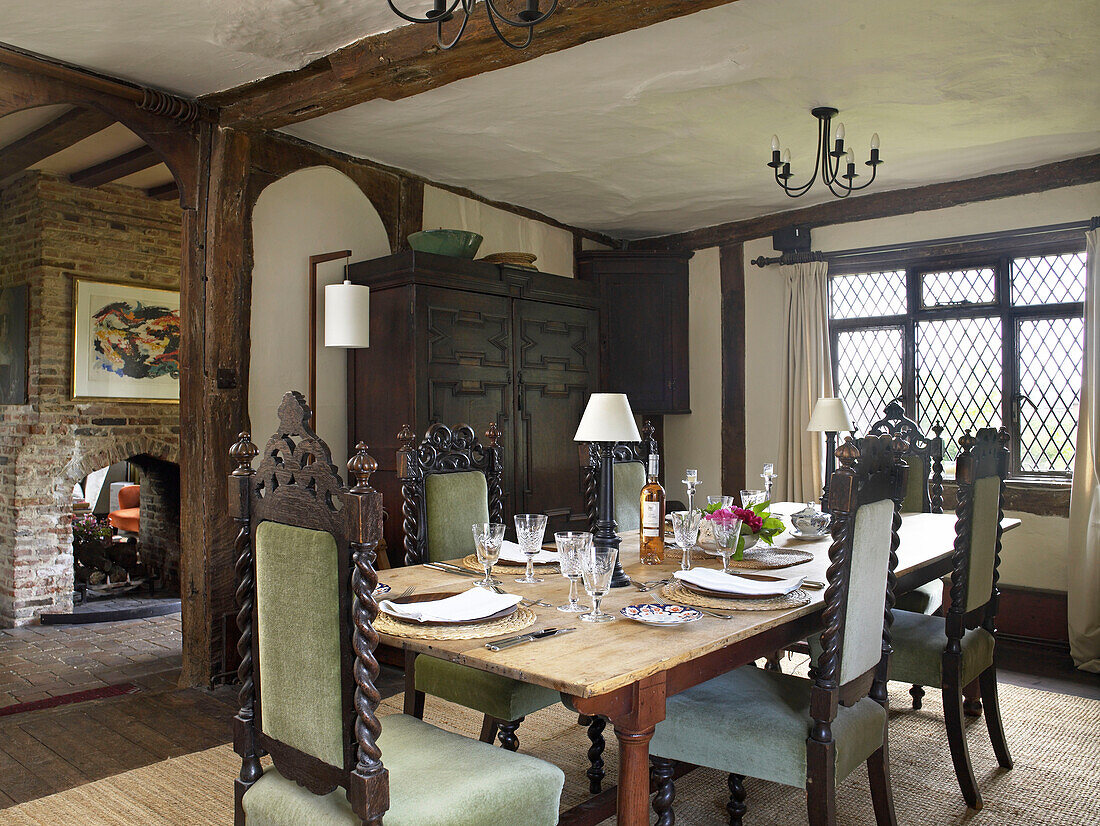 Esstisch in einem Landhaus in Suffolk, England, UK