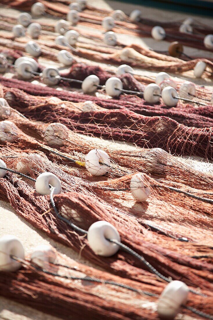 Fischernetze mit Bojen, Mallorca, Spanien
