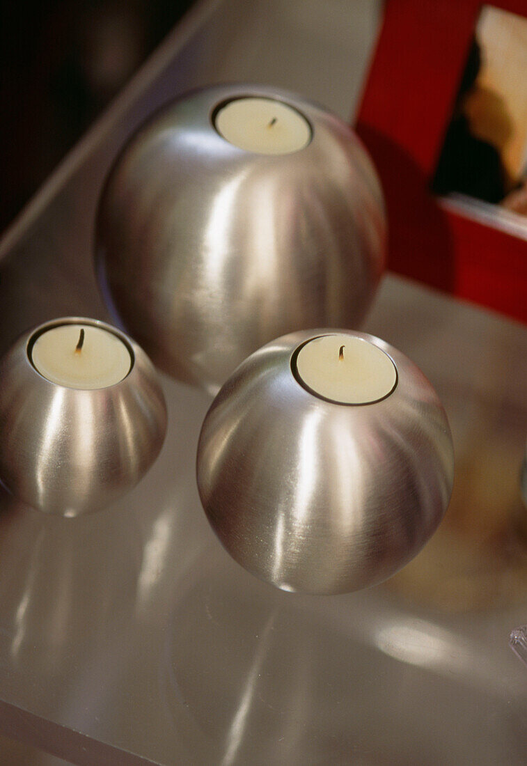 Kerzenhalter aus gebürstetem Stahl