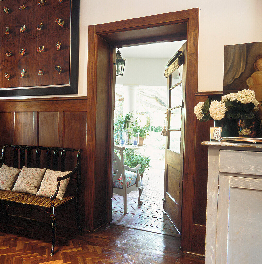 Hallway view to Conservatory